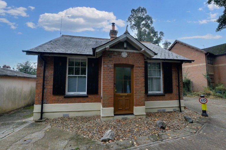 Pitfield, Chelmsford, Essex - EAID:3363689002, BID:1388407